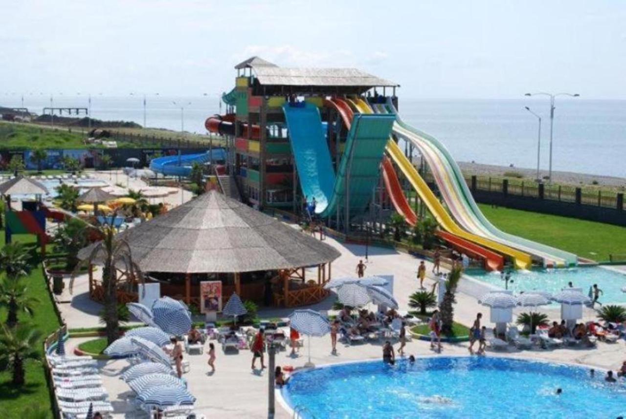 Apartment Desi With Sea View On The Beach In Batumi Zewnętrze zdjęcie
